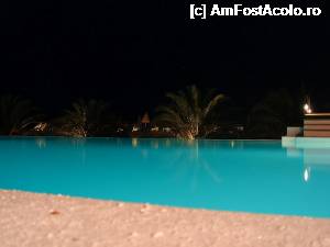 [P04] Infinity pool - seara » foto by georgerizescu
 - 
<span class="allrVoted glyphicon glyphicon-heart hidden" id="av362038"></span>
<a class="m-l-10 hidden" id="sv362038" onclick="voting_Foto_DelVot(,362038,11067)" role="button">șterge vot <span class="glyphicon glyphicon-remove"></span></a>
<a id="v9362038" class=" c-red"  onclick="voting_Foto_SetVot(362038)" role="button"><span class="glyphicon glyphicon-heart-empty"></span> <b>LIKE</b> = Votează poza</a> <img class="hidden"  id="f362038W9" src="/imagini/loader.gif" border="0" /><span class="AjErrMes hidden" id="e362038ErM"></span>