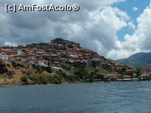 [P03] Molyvos, văzut de la farul din port.  » foto by maryka
 - 
<span class="allrVoted glyphicon glyphicon-heart hidden" id="av982543"></span>
<a class="m-l-10 hidden" id="sv982543" onclick="voting_Foto_DelVot(,982543,11090)" role="button">șterge vot <span class="glyphicon glyphicon-remove"></span></a>
<a id="v9982543" class=" c-red"  onclick="voting_Foto_SetVot(982543)" role="button"><span class="glyphicon glyphicon-heart-empty"></span> <b>LIKE</b> = Votează poza</a> <img class="hidden"  id="f982543W9" src="/imagini/loader.gif" border="0" /><span class="AjErrMes hidden" id="e982543ErM"></span>