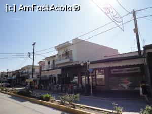 [P57] Prin Kaloni, deși e dimineață, la terase sunt localnici, la câte o cafea... sau un ouzo.  » foto by maryka
 - 
<span class="allrVoted glyphicon glyphicon-heart hidden" id="av993835"></span>
<a class="m-l-10 hidden" id="sv993835" onclick="voting_Foto_DelVot(,993835,11090)" role="button">șterge vot <span class="glyphicon glyphicon-remove"></span></a>
<a id="v9993835" class=" c-red"  onclick="voting_Foto_SetVot(993835)" role="button"><span class="glyphicon glyphicon-heart-empty"></span> <b>LIKE</b> = Votează poza</a> <img class="hidden"  id="f993835W9" src="/imagini/loader.gif" border="0" /><span class="AjErrMes hidden" id="e993835ErM"></span>