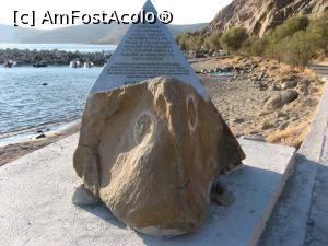 [P69] Monument pe plaja din Skala Eressos, dedicat lui Theophrastos, Phaenias și Sappho. » foto by maryka
 - 
<span class="allrVoted glyphicon glyphicon-heart hidden" id="av999001"></span>
<a class="m-l-10 hidden" id="sv999001" onclick="voting_Foto_DelVot(,999001,11090)" role="button">șterge vot <span class="glyphicon glyphicon-remove"></span></a>
<a id="v9999001" class=" c-red"  onclick="voting_Foto_SetVot(999001)" role="button"><span class="glyphicon glyphicon-heart-empty"></span> <b>LIKE</b> = Votează poza</a> <img class="hidden"  id="f999001W9" src="/imagini/loader.gif" border="0" /><span class="AjErrMes hidden" id="e999001ErM"></span>