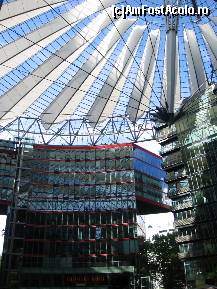 [P59] Curtea interioara la Sony Center cu vegetatie si cort de sticla » foto by Michi
 - 
<span class="allrVoted glyphicon glyphicon-heart hidden" id="av378908"></span>
<a class="m-l-10 hidden" id="sv378908" onclick="voting_Foto_DelVot(,378908,11101)" role="button">șterge vot <span class="glyphicon glyphicon-remove"></span></a>
<a id="v9378908" class=" c-red"  onclick="voting_Foto_SetVot(378908)" role="button"><span class="glyphicon glyphicon-heart-empty"></span> <b>LIKE</b> = Votează poza</a> <img class="hidden"  id="f378908W9" src="/imagini/loader.gif" border="0" /><span class="AjErrMes hidden" id="e378908ErM"></span>
