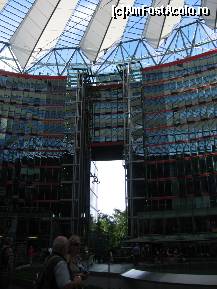 [P60] Curte interioara la Sony Center » foto by Michi
 - 
<span class="allrVoted glyphicon glyphicon-heart hidden" id="av378909"></span>
<a class="m-l-10 hidden" id="sv378909" onclick="voting_Foto_DelVot(,378909,11101)" role="button">șterge vot <span class="glyphicon glyphicon-remove"></span></a>
<a id="v9378909" class=" c-red"  onclick="voting_Foto_SetVot(378909)" role="button"><span class="glyphicon glyphicon-heart-empty"></span> <b>LIKE</b> = Votează poza</a> <img class="hidden"  id="f378909W9" src="/imagini/loader.gif" border="0" /><span class="AjErrMes hidden" id="e378909ErM"></span>