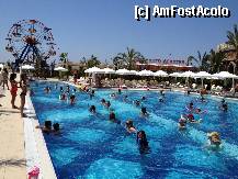 [P04] Aerobic la piscina. Se vad masinutele electrice si caruselul in departare. » foto by danielbucuresti
 - 
<span class="allrVoted glyphicon glyphicon-heart hidden" id="av330742"></span>
<a class="m-l-10 hidden" id="sv330742" onclick="voting_Foto_DelVot(,330742,11127)" role="button">șterge vot <span class="glyphicon glyphicon-remove"></span></a>
<a id="v9330742" class=" c-red"  onclick="voting_Foto_SetVot(330742)" role="button"><span class="glyphicon glyphicon-heart-empty"></span> <b>LIKE</b> = Votează poza</a> <img class="hidden"  id="f330742W9" src="/imagini/loader.gif" border="0" /><span class="AjErrMes hidden" id="e330742ErM"></span>