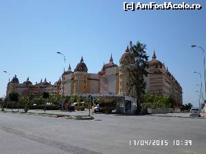 [P03] Fațada exterioară a hotelului și micuța stație de taximetre » foto by Alina53
 - 
<span class="allrVoted glyphicon glyphicon-heart hidden" id="av614257"></span>
<a class="m-l-10 hidden" id="sv614257" onclick="voting_Foto_DelVot(,614257,11127)" role="button">șterge vot <span class="glyphicon glyphicon-remove"></span></a>
<a id="v9614257" class=" c-red"  onclick="voting_Foto_SetVot(614257)" role="button"><span class="glyphicon glyphicon-heart-empty"></span> <b>LIKE</b> = Votează poza</a> <img class="hidden"  id="f614257W9" src="/imagini/loader.gif" border="0" /><span class="AjErrMes hidden" id="e614257ErM"></span>