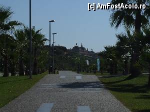 [P08] Promenada paralela cu plaja. In departare hotelul Royal Alhambra. Promenada ajunge pana la hotelul Crystal Palace.  » foto by IoanaV
 - 
<span class="allrVoted glyphicon glyphicon-heart hidden" id="av369610"></span>
<a class="m-l-10 hidden" id="sv369610" onclick="voting_Foto_DelVot(,369610,11127)" role="button">șterge vot <span class="glyphicon glyphicon-remove"></span></a>
<a id="v9369610" class=" c-red"  onclick="voting_Foto_SetVot(369610)" role="button"><span class="glyphicon glyphicon-heart-empty"></span> <b>LIKE</b> = Votează poza</a> <img class="hidden"  id="f369610W9" src="/imagini/loader.gif" border="0" /><span class="AjErrMes hidden" id="e369610ErM"></span>