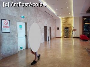[P29] În stânga, în plan îndepărtat, lifurile către etajele superioare, în dreapta, vitrinele cu porţelanurile de Kutahya » foto by kelyboy
 - 
<span class="allrVoted glyphicon glyphicon-heart hidden" id="av937301"></span>
<a class="m-l-10 hidden" id="sv937301" onclick="voting_Foto_DelVot(,937301,11135)" role="button">șterge vot <span class="glyphicon glyphicon-remove"></span></a>
<a id="v9937301" class=" c-red"  onclick="voting_Foto_SetVot(937301)" role="button"><span class="glyphicon glyphicon-heart-empty"></span> <b>LIKE</b> = Votează poza</a> <img class="hidden"  id="f937301W9" src="/imagini/loader.gif" border="0" /><span class="AjErrMes hidden" id="e937301ErM"></span>