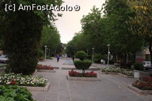 [P63] Isfahan, Strada Hasht Behest, zona centrală, parc cu pomi, flori, apă și fântâni, se văd în lateral străzile cu unic sens » foto by mprofeanu
 - 
<span class="allrVoted glyphicon glyphicon-heart hidden" id="av968332"></span>
<a class="m-l-10 hidden" id="sv968332" onclick="voting_Foto_DelVot(,968332,11142)" role="button">șterge vot <span class="glyphicon glyphicon-remove"></span></a>
<a id="v9968332" class=" c-red"  onclick="voting_Foto_SetVot(968332)" role="button"><span class="glyphicon glyphicon-heart-empty"></span> <b>LIKE</b> = Votează poza</a> <img class="hidden"  id="f968332W9" src="/imagini/loader.gif" border="0" /><span class="AjErrMes hidden" id="e968332ErM"></span>