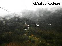 [P09] Ploaia 'ploua' si pe drumul de intoarcere cu gondola. Ce se vede in zare este unul dintre cele trei varfuri peste care am mers cu gondola. Va dati seama, la noi ar fi costat biletul 1000 RON » foto by MCM
 - 
<span class="allrVoted glyphicon glyphicon-heart hidden" id="av302454"></span>
<a class="m-l-10 hidden" id="sv302454" onclick="voting_Foto_DelVot(,302454,11172)" role="button">șterge vot <span class="glyphicon glyphicon-remove"></span></a>
<a id="v9302454" class=" c-red"  onclick="voting_Foto_SetVot(302454)" role="button"><span class="glyphicon glyphicon-heart-empty"></span> <b>LIKE</b> = Votează poza</a> <img class="hidden"  id="f302454W9" src="/imagini/loader.gif" border="0" /><span class="AjErrMes hidden" id="e302454ErM"></span>