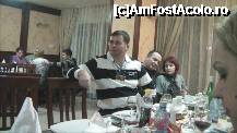 [P02] Pepsi ii vizita pe toti si-i intreba cum se simt. Om de nota 10. Langa el iulian68 cu sotia. Imi pare rau ca nu am apucat sa vorbim, chiar daca am stat la aceeasi masa. Joi Seara. » foto by TraianS
 - 
<span class="allrVoted glyphicon glyphicon-heart hidden" id="av304204"></span>
<a class="m-l-10 hidden" id="sv304204" onclick="voting_Foto_DelVot(,304204,11176)" role="button">șterge vot <span class="glyphicon glyphicon-remove"></span></a>
<a id="v9304204" class=" c-red"  onclick="voting_Foto_SetVot(304204)" role="button"><span class="glyphicon glyphicon-heart-empty"></span> <b>LIKE</b> = Votează poza</a> <img class="hidden"  id="f304204W9" src="/imagini/loader.gif" border="0" /><span class="AjErrMes hidden" id="e304204ErM"></span>