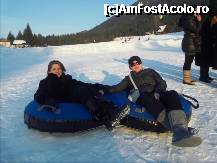 [P22] Sotioara si Sanziana ..la cauciuc. Poiana Brasov. » foto by TraianS
 - 
<span class="allrVoted glyphicon glyphicon-heart hidden" id="av304252"></span>
<a class="m-l-10 hidden" id="sv304252" onclick="voting_Foto_DelVot(,304252,11176)" role="button">șterge vot <span class="glyphicon glyphicon-remove"></span></a>
<a id="v9304252" class=" c-red"  onclick="voting_Foto_SetVot(304252)" role="button"><span class="glyphicon glyphicon-heart-empty"></span> <b>LIKE</b> = Votează poza</a> <img class="hidden"  id="f304252W9" src="/imagini/loader.gif" border="0" /><span class="AjErrMes hidden" id="e304252ErM"></span>