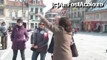 [P04] Krondia (cu spatele) si langa ea Claudiu, ne raspundeau la orice intrebare aveam despre Brasov. » foto by TraianS
 - 
<span class="allrVoted glyphicon glyphicon-heart hidden" id="av304206"></span>
<a class="m-l-10 hidden" id="sv304206" onclick="voting_Foto_DelVot(,304206,11176)" role="button">șterge vot <span class="glyphicon glyphicon-remove"></span></a>
<a id="v9304206" class=" c-red"  onclick="voting_Foto_SetVot(304206)" role="button"><span class="glyphicon glyphicon-heart-empty"></span> <b>LIKE</b> = Votează poza</a> <img class="hidden"  id="f304206W9" src="/imagini/loader.gif" border="0" /><span class="AjErrMes hidden" id="e304206ErM"></span>
