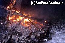[P02] Întălnirea AFA de la Tarlungeni, ceea ce mai rămăsese din foc, atunci cand numai eu cu Georgiana şi jumătăţile noastre rămăsesem în jurul lui... » foto by magdalena
 - 
<span class="allrVoted glyphicon glyphicon-heart hidden" id="av307727"></span>
<a class="m-l-10 hidden" id="sv307727" onclick="voting_Foto_DelVot(,307727,11176)" role="button">șterge vot <span class="glyphicon glyphicon-remove"></span></a>
<a id="v9307727" class=" c-red"  onclick="voting_Foto_SetVot(307727)" role="button"><span class="glyphicon glyphicon-heart-empty"></span> <b>LIKE</b> = Votează poza</a> <img class="hidden"  id="f307727W9" src="/imagini/loader.gif" border="0" /><span class="AjErrMes hidden" id="e307727ErM"></span>