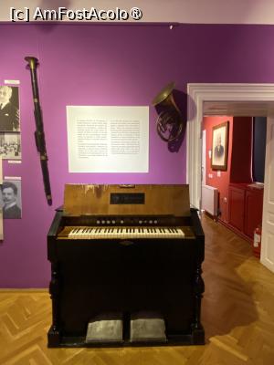 [P25] Casa Mureșenilor, Brașov. Armoniul compozitorului Iacob Petru Mureșianu. » foto by Floria
 - 
<span class="allrVoted glyphicon glyphicon-heart hidden" id="av1531733"></span>
<a class="m-l-10 hidden" id="sv1531733" onclick="voting_Foto_DelVot(,1531733,11188)" role="button">șterge vot <span class="glyphicon glyphicon-remove"></span></a>
<a id="v91531733" class=" c-red"  onclick="voting_Foto_SetVot(1531733)" role="button"><span class="glyphicon glyphicon-heart-empty"></span> <b>LIKE</b> = Votează poza</a> <img class="hidden"  id="f1531733W9" src="/imagini/loader.gif" border="0" /><span class="AjErrMes hidden" id="e1531733ErM"></span>