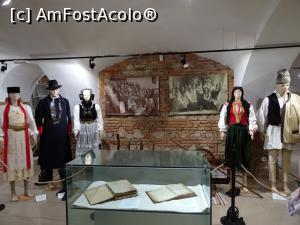 [P12] Costume săsești/românești. » foto by tata123 🔱
 - 
<span class="allrVoted glyphicon glyphicon-heart hidden" id="av1257495"></span>
<a class="m-l-10 hidden" id="sv1257495" onclick="voting_Foto_DelVot(,1257495,11188)" role="button">șterge vot <span class="glyphicon glyphicon-remove"></span></a>
<a id="v91257495" class=" c-red"  onclick="voting_Foto_SetVot(1257495)" role="button"><span class="glyphicon glyphicon-heart-empty"></span> <b>LIKE</b> = Votează poza</a> <img class="hidden"  id="f1257495W9" src="/imagini/loader.gif" border="0" /><span class="AjErrMes hidden" id="e1257495ErM"></span>