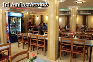 [P40] Isfahan, Restaurantul Nobahar este destul de solicitat » foto by mprofeanu
 - 
<span class="allrVoted glyphicon glyphicon-heart hidden" id="av862273"></span>
<a class="m-l-10 hidden" id="sv862273" onclick="voting_Foto_DelVot(,862273,11196)" role="button">șterge vot <span class="glyphicon glyphicon-remove"></span></a>
<a id="v9862273" class=" c-red"  onclick="voting_Foto_SetVot(862273)" role="button"><span class="glyphicon glyphicon-heart-empty"></span> <b>LIKE</b> = Votează poza</a> <img class="hidden"  id="f862273W9" src="/imagini/loader.gif" border="0" /><span class="AjErrMes hidden" id="e862273ErM"></span>