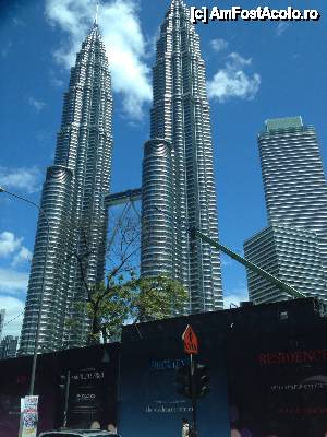 [P01] Twin Towers Petronas » foto by eduardradupaul*
 - 
<span class="allrVoted glyphicon glyphicon-heart hidden" id="av410240"></span>
<a class="m-l-10 hidden" id="sv410240" onclick="voting_Foto_DelVot(,410240,11217)" role="button">șterge vot <span class="glyphicon glyphicon-remove"></span></a>
<a id="v9410240" class=" c-red"  onclick="voting_Foto_SetVot(410240)" role="button"><span class="glyphicon glyphicon-heart-empty"></span> <b>LIKE</b> = Votează poza</a> <img class="hidden"  id="f410240W9" src="/imagini/loader.gif" border="0" /><span class="AjErrMes hidden" id="e410240ErM"></span>