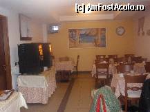 [P11] Hotel Da Rocco- sala de colazione, se observa espresorul si dozatorul de suc, iar in stanga, pe masuta aceea mica erau bucatele pentru micul dejun! » foto by sunflower
 - 
<span class="allrVoted glyphicon glyphicon-heart hidden" id="av304001"></span>
<a class="m-l-10 hidden" id="sv304001" onclick="voting_Foto_DelVot(,304001,11218)" role="button">șterge vot <span class="glyphicon glyphicon-remove"></span></a>
<a id="v9304001" class=" c-red"  onclick="voting_Foto_SetVot(304001)" role="button"><span class="glyphicon glyphicon-heart-empty"></span> <b>LIKE</b> = Votează poza</a> <img class="hidden"  id="f304001W9" src="/imagini/loader.gif" border="0" /><span class="AjErrMes hidden" id="e304001ErM"></span>