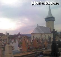 [P02] Biserica „Schimbarea la faţă” - ploaia tocmai se oprise, lăsând credincioșii să meargă și la morminte...  » foto by Dragoș_MD
 - 
<span class="allrVoted glyphicon glyphicon-heart hidden" id="av406377"></span>
<a class="m-l-10 hidden" id="sv406377" onclick="voting_Foto_DelVot(,406377,11228)" role="button">șterge vot <span class="glyphicon glyphicon-remove"></span></a>
<a id="v9406377" class=" c-red"  onclick="voting_Foto_SetVot(406377)" role="button"><span class="glyphicon glyphicon-heart-empty"></span> <b>LIKE</b> = Votează poza</a> <img class="hidden"  id="f406377W9" src="/imagini/loader.gif" border="0" /><span class="AjErrMes hidden" id="e406377ErM"></span>