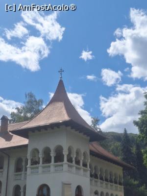 [P16] Clădirea modernă a chiliilor » foto by laurand
 - 
<span class="allrVoted glyphicon glyphicon-heart hidden" id="av1507705"></span>
<a class="m-l-10 hidden" id="sv1507705" onclick="voting_Foto_DelVot(,1507705,11234)" role="button">șterge vot <span class="glyphicon glyphicon-remove"></span></a>
<a id="v91507705" class=" c-red"  onclick="voting_Foto_SetVot(1507705)" role="button"><span class="glyphicon glyphicon-heart-empty"></span> <b>LIKE</b> = Votează poza</a> <img class="hidden"  id="f1507705W9" src="/imagini/loader.gif" border="0" /><span class="AjErrMes hidden" id="e1507705ErM"></span>