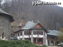 [P18] Cladirile din jurul manastirii Prislop. » foto by presario
 - 
<span class="allrVoted glyphicon glyphicon-heart hidden" id="av60179"></span>
<a class="m-l-10 hidden" id="sv60179" onclick="voting_Foto_DelVot(,60179,11234)" role="button">șterge vot <span class="glyphicon glyphicon-remove"></span></a>
<a id="v960179" class=" c-red"  onclick="voting_Foto_SetVot(60179)" role="button"><span class="glyphicon glyphicon-heart-empty"></span> <b>LIKE</b> = Votează poza</a> <img class="hidden"  id="f60179W9" src="/imagini/loader.gif" border="0" /><span class="AjErrMes hidden" id="e60179ErM"></span>