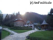[P01] Manastirea Prislop, jud. Hunedoara: curtea manastirii » foto by corinka
 - 
<span class="allrVoted glyphicon glyphicon-heart hidden" id="av59726"></span>
<a class="m-l-10 hidden" id="sv59726" onclick="voting_Foto_DelVot(,59726,11234)" role="button">șterge vot <span class="glyphicon glyphicon-remove"></span></a>
<a id="v959726" class=" c-red"  onclick="voting_Foto_SetVot(59726)" role="button"><span class="glyphicon glyphicon-heart-empty"></span> <b>LIKE</b> = Votează poza</a> <img class="hidden"  id="f59726W9" src="/imagini/loader.gif" border="0" /><span class="AjErrMes hidden" id="e59726ErM"></span>