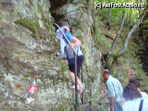 [P26] Mănăstirea Prislop: pe aici intrăm în Peștera Cuviosului Sihastru Ioan de la Prislop » foto by mariana.olaru
 - 
<span class="allrVoted glyphicon glyphicon-heart hidden" id="av386018"></span>
<a class="m-l-10 hidden" id="sv386018" onclick="voting_Foto_DelVot(,386018,11234)" role="button">șterge vot <span class="glyphicon glyphicon-remove"></span></a>
<a id="v9386018" class=" c-red"  onclick="voting_Foto_SetVot(386018)" role="button"><span class="glyphicon glyphicon-heart-empty"></span> <b>LIKE</b> = Votează poza</a> <img class="hidden"  id="f386018W9" src="/imagini/loader.gif" border="0" /><span class="AjErrMes hidden" id="e386018ErM"></span>
