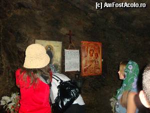 [P27] Mănăstirea Prislop: interior Peștera Cuviosului Sihastru Ioan de la Prislop » foto by mariana.olaru
 - 
<span class="allrVoted glyphicon glyphicon-heart hidden" id="av386023"></span>
<a class="m-l-10 hidden" id="sv386023" onclick="voting_Foto_DelVot(,386023,11234)" role="button">șterge vot <span class="glyphicon glyphicon-remove"></span></a>
<a id="v9386023" class=" c-red"  onclick="voting_Foto_SetVot(386023)" role="button"><span class="glyphicon glyphicon-heart-empty"></span> <b>LIKE</b> = Votează poza</a> <img class="hidden"  id="f386023W9" src="/imagini/loader.gif" border="0" /><span class="AjErrMes hidden" id="e386023ErM"></span>
