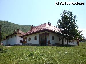 [P04] Mănăstirea Prislop: case monahale » foto by mariana.olaru
 - 
<span class="allrVoted glyphicon glyphicon-heart hidden" id="av385982"></span>
<a class="m-l-10 hidden" id="sv385982" onclick="voting_Foto_DelVot(,385982,11234)" role="button">șterge vot <span class="glyphicon glyphicon-remove"></span></a>
<a id="v9385982" class=" c-red"  onclick="voting_Foto_SetVot(385982)" role="button"><span class="glyphicon glyphicon-heart-empty"></span> <b>LIKE</b> = Votează poza</a> <img class="hidden"  id="f385982W9" src="/imagini/loader.gif" border="0" /><span class="AjErrMes hidden" id="e385982ErM"></span>