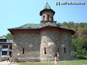 [P40] Mănăstirea Prislop: biserica mănăstirii (sec. XIV)  » foto by mariana.olaru
 - 
<span class="allrVoted glyphicon glyphicon-heart hidden" id="av386064"></span>
<a class="m-l-10 hidden" id="sv386064" onclick="voting_Foto_DelVot(,386064,11234)" role="button">șterge vot <span class="glyphicon glyphicon-remove"></span></a>
<a id="v9386064" class=" c-red"  onclick="voting_Foto_SetVot(386064)" role="button"><span class="glyphicon glyphicon-heart-empty"></span> <b>LIKE</b> = Votează poza</a> <img class="hidden"  id="f386064W9" src="/imagini/loader.gif" border="0" /><span class="AjErrMes hidden" id="e386064ErM"></span>