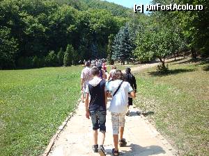 [P07] Mănăstirea Prislop: în drum spre Mormântul Cuviosului Părinte Arsenie Boca » foto by mariana.olaru
 - 
<span class="allrVoted glyphicon glyphicon-heart hidden" id="av385985"></span>
<a class="m-l-10 hidden" id="sv385985" onclick="voting_Foto_DelVot(,385985,11234)" role="button">șterge vot <span class="glyphicon glyphicon-remove"></span></a>
<a id="v9385985" class=" c-red"  onclick="voting_Foto_SetVot(385985)" role="button"><span class="glyphicon glyphicon-heart-empty"></span> <b>LIKE</b> = Votează poza</a> <img class="hidden"  id="f385985W9" src="/imagini/loader.gif" border="0" /><span class="AjErrMes hidden" id="e385985ErM"></span>