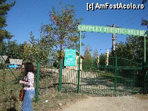 [P07] MELEDIC / Am urcat pe platou. Ne aflăm la poarta prin care se pătrunde în zona de camping.  » foto by Floryn81
 - 
<span class="allrVoted glyphicon glyphicon-heart hidden" id="av376475"></span>
<a class="m-l-10 hidden" id="sv376475" onclick="voting_Foto_DelVot(,376475,11241)" role="button">șterge vot <span class="glyphicon glyphicon-remove"></span></a>
<a id="v9376475" class=" c-red"  onclick="voting_Foto_SetVot(376475)" role="button"><span class="glyphicon glyphicon-heart-empty"></span> <b>LIKE</b> = Votează poza</a> <img class="hidden"  id="f376475W9" src="/imagini/loader.gif" border="0" /><span class="AjErrMes hidden" id="e376475ErM"></span>