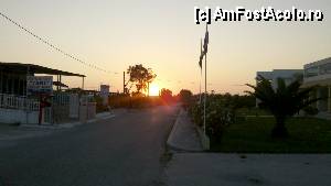[P02] rasarit de soare pe strada cu hotelul » foto by tazmumy
 - 
<span class="allrVoted glyphicon glyphicon-heart hidden" id="av434785"></span>
<a class="m-l-10 hidden" id="sv434785" onclick="voting_Foto_DelVot(,434785,11253)" role="button">șterge vot <span class="glyphicon glyphicon-remove"></span></a>
<a id="v9434785" class=" c-red"  onclick="voting_Foto_SetVot(434785)" role="button"><span class="glyphicon glyphicon-heart-empty"></span> <b>LIKE</b> = Votează poza</a> <img class="hidden"  id="f434785W9" src="/imagini/loader.gif" border="0" /><span class="AjErrMes hidden" id="e434785ErM"></span>
