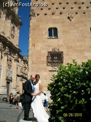 [P30] Proaspeti casatoriti, pozand in fata Casei de las Conchas » foto by cristina47*
 - 
<span class="allrVoted glyphicon glyphicon-heart hidden" id="av839951"></span>
<a class="m-l-10 hidden" id="sv839951" onclick="voting_Foto_DelVot(,839951,11267)" role="button">șterge vot <span class="glyphicon glyphicon-remove"></span></a>
<a id="v9839951" class=" c-red"  onclick="voting_Foto_SetVot(839951)" role="button"><span class="glyphicon glyphicon-heart-empty"></span> <b>LIKE</b> = Votează poza</a> <img class="hidden"  id="f839951W9" src="/imagini/loader.gif" border="0" /><span class="AjErrMes hidden" id="e839951ErM"></span>
