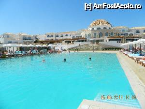 [P06] exterior hotel, piscina centrala cu apa de mare » foto by MariaMilena
 - 
<span class="allrVoted glyphicon glyphicon-heart hidden" id="av443620"></span>
<a class="m-l-10 hidden" id="sv443620" onclick="voting_Foto_DelVot(,443620,11271)" role="button">șterge vot <span class="glyphicon glyphicon-remove"></span></a>
<a id="v9443620" class=" c-red"  onclick="voting_Foto_SetVot(443620)" role="button"><span class="glyphicon glyphicon-heart-empty"></span> <b>LIKE</b> = Votează poza</a> <img class="hidden"  id="f443620W9" src="/imagini/loader.gif" border="0" /><span class="AjErrMes hidden" id="e443620ErM"></span>