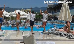 [P04] animatia de la piscina » foto by catalina.tfs
 - 
<span class="allrVoted glyphicon glyphicon-heart hidden" id="av585271"></span>
<a class="m-l-10 hidden" id="sv585271" onclick="voting_Foto_DelVot(,585271,11292)" role="button">șterge vot <span class="glyphicon glyphicon-remove"></span></a>
<a id="v9585271" class=" c-red"  onclick="voting_Foto_SetVot(585271)" role="button"><span class="glyphicon glyphicon-heart-empty"></span> <b>LIKE</b> = Votează poza</a> <img class="hidden"  id="f585271W9" src="/imagini/loader.gif" border="0" /><span class="AjErrMes hidden" id="e585271ErM"></span>