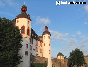[P06] Batranul castel al orasului, invesmantat intr-o haina noua. Astazi este arhiva si biblioteca si n-am vazut niciodata usa deschisa.  » foto by Radu Tudoran
 - 
<span class="allrVoted glyphicon glyphicon-heart hidden" id="av693673"></span>
<a class="m-l-10 hidden" id="sv693673" onclick="voting_Foto_DelVot(,693673,11302)" role="button">șterge vot <span class="glyphicon glyphicon-remove"></span></a>
<a id="v9693673" class=" c-red"  onclick="voting_Foto_SetVot(693673)" role="button"><span class="glyphicon glyphicon-heart-empty"></span> <b>LIKE</b> = Votează poza</a> <img class="hidden"  id="f693673W9" src="/imagini/loader.gif" border="0" /><span class="AjErrMes hidden" id="e693673ErM"></span>