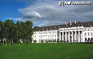 [P07] Palatul Rezidenz refacut dupa razboi, foarte clasic, foarte rece. Inauntru sunt expozitii, este si o cafenea, iar in cladirile laterale se oficiaza nunti.  » foto by Radu Tudoran
 - 
<span class="allrVoted glyphicon glyphicon-heart hidden" id="av693674"></span>
<a class="m-l-10 hidden" id="sv693674" onclick="voting_Foto_DelVot(,693674,11302)" role="button">șterge vot <span class="glyphicon glyphicon-remove"></span></a>
<a id="v9693674" class=" c-red"  onclick="voting_Foto_SetVot(693674)" role="button"><span class="glyphicon glyphicon-heart-empty"></span> <b>LIKE</b> = Votează poza</a> <img class="hidden"  id="f693674W9" src="/imagini/loader.gif" border="0" /><span class="AjErrMes hidden" id="e693674ErM"></span>