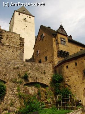 [P05] Donjonul Castelului Bürresheim, in mijlocul celor doua aripi, Koln si Trier » foto by Radu Tudoran
 - 
<span class="allrVoted glyphicon glyphicon-heart hidden" id="av1003844"></span>
<a class="m-l-10 hidden" id="sv1003844" onclick="voting_Foto_DelVot(,1003844,11302)" role="button">șterge vot <span class="glyphicon glyphicon-remove"></span></a>
<a id="v91003844" class=" c-red"  onclick="voting_Foto_SetVot(1003844)" role="button"><span class="glyphicon glyphicon-heart-empty"></span> <b>LIKE</b> = Votează poza</a> <img class="hidden"  id="f1003844W9" src="/imagini/loader.gif" border="0" /><span class="AjErrMes hidden" id="e1003844ErM"></span>