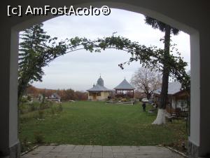 [P20] În fața noastră se așterne poiana în care se află schitul Buluc.  » foto by Floryn81
 - 
<span class="allrVoted glyphicon glyphicon-heart hidden" id="av809053"></span>
<a class="m-l-10 hidden" id="sv809053" onclick="voting_Foto_DelVot(,809053,11329)" role="button">șterge vot <span class="glyphicon glyphicon-remove"></span></a>
<a id="v9809053" class=" c-red"  onclick="voting_Foto_SetVot(809053)" role="button"><span class="glyphicon glyphicon-heart-empty"></span> <b>LIKE</b> = Votează poza</a> <img class="hidden"  id="f809053W9" src="/imagini/loader.gif" border="0" /><span class="AjErrMes hidden" id="e809053ErM"></span>