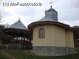 [P30] Biserica schitului Buluc văzută din alt unghi.  » foto by Floryn81
 - 
<span class="allrVoted glyphicon glyphicon-heart hidden" id="av809071"></span>
<a class="m-l-10 hidden" id="sv809071" onclick="voting_Foto_DelVot(,809071,11329)" role="button">șterge vot <span class="glyphicon glyphicon-remove"></span></a>
<a id="v9809071" class=" c-red"  onclick="voting_Foto_SetVot(809071)" role="button"><span class="glyphicon glyphicon-heart-empty"></span> <b>LIKE</b> = Votează poza</a> <img class="hidden"  id="f809071W9" src="/imagini/loader.gif" border="0" /><span class="AjErrMes hidden" id="e809071ErM"></span>