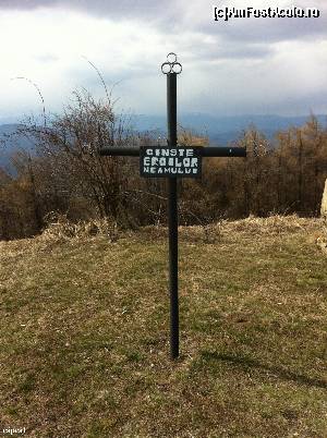[P07] Și crucea ridicată lângă.  » foto by Yersinia Pestis
 - 
<span class="allrVoted glyphicon glyphicon-heart hidden" id="av607562"></span>
<a class="m-l-10 hidden" id="sv607562" onclick="voting_Foto_DelVot(,607562,11329)" role="button">șterge vot <span class="glyphicon glyphicon-remove"></span></a>
<a id="v9607562" class=" c-red"  onclick="voting_Foto_SetVot(607562)" role="button"><span class="glyphicon glyphicon-heart-empty"></span> <b>LIKE</b> = Votează poza</a> <img class="hidden"  id="f607562W9" src="/imagini/loader.gif" border="0" /><span class="AjErrMes hidden" id="e607562ErM"></span>