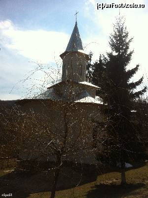 [P07] Biserica, văzută de pe prispa Paraclisului » foto by Yersinia Pestis
 - 
<span class="allrVoted glyphicon glyphicon-heart hidden" id="av611758"></span>
<a class="m-l-10 hidden" id="sv611758" onclick="voting_Foto_DelVot(,611758,11329)" role="button">șterge vot <span class="glyphicon glyphicon-remove"></span></a>
<a id="v9611758" class=" c-red"  onclick="voting_Foto_SetVot(611758)" role="button"><span class="glyphicon glyphicon-heart-empty"></span> <b>LIKE</b> = Votează poza</a> <img class="hidden"  id="f611758W9" src="/imagini/loader.gif" border="0" /><span class="AjErrMes hidden" id="e611758ErM"></span>