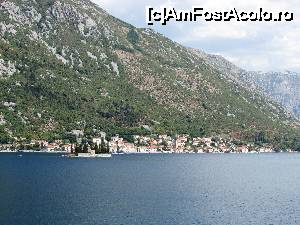 [P16] Altă privelişte de pe terasă, cu insuliţele şi oraşul Perast » foto by crismis
 - 
<span class="allrVoted glyphicon glyphicon-heart hidden" id="av700776"></span>
<a class="m-l-10 hidden" id="sv700776" onclick="voting_Foto_DelVot(,700776,11332)" role="button">șterge vot <span class="glyphicon glyphicon-remove"></span></a>
<a id="v9700776" class=" c-red"  onclick="voting_Foto_SetVot(700776)" role="button"><span class="glyphicon glyphicon-heart-empty"></span> <b>LIKE</b> = Votează poza</a> <img class="hidden"  id="f700776W9" src="/imagini/loader.gif" border="0" /><span class="AjErrMes hidden" id="e700776ErM"></span>