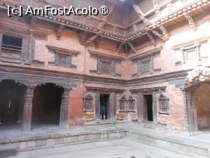 [P38] Patan - În Piața Patan Durbar. » foto by iulianic
 - 
<span class="allrVoted glyphicon glyphicon-heart hidden" id="av1468701"></span>
<a class="m-l-10 hidden" id="sv1468701" onclick="voting_Foto_DelVot(,1468701,11367)" role="button">șterge vot <span class="glyphicon glyphicon-remove"></span></a>
<a id="v91468701" class=" c-red"  onclick="voting_Foto_SetVot(1468701)" role="button"><span class="glyphicon glyphicon-heart-empty"></span> <b>LIKE</b> = Votează poza</a> <img class="hidden"  id="f1468701W9" src="/imagini/loader.gif" border="0" /><span class="AjErrMes hidden" id="e1468701ErM"></span>