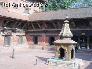 [P43] Patan - În Piața Patan Durbar. » foto by iulianic
 - 
<span class="allrVoted glyphicon glyphicon-heart hidden" id="av1468706"></span>
<a class="m-l-10 hidden" id="sv1468706" onclick="voting_Foto_DelVot(,1468706,11367)" role="button">șterge vot <span class="glyphicon glyphicon-remove"></span></a>
<a id="v91468706" class=" c-red"  onclick="voting_Foto_SetVot(1468706)" role="button"><span class="glyphicon glyphicon-heart-empty"></span> <b>LIKE</b> = Votează poza</a> <img class="hidden"  id="f1468706W9" src="/imagini/loader.gif" border="0" /><span class="AjErrMes hidden" id="e1468706ErM"></span>