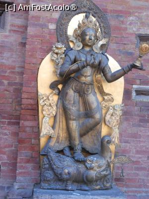 [P48] Patan - În Piața Patan Durbar. » foto by iulianic
 - 
<span class="allrVoted glyphicon glyphicon-heart hidden" id="av1468711"></span>
<a class="m-l-10 hidden" id="sv1468711" onclick="voting_Foto_DelVot(,1468711,11367)" role="button">șterge vot <span class="glyphicon glyphicon-remove"></span></a>
<a id="v91468711" class=" c-red"  onclick="voting_Foto_SetVot(1468711)" role="button"><span class="glyphicon glyphicon-heart-empty"></span> <b>LIKE</b> = Votează poza</a> <img class="hidden"  id="f1468711W9" src="/imagini/loader.gif" border="0" /><span class="AjErrMes hidden" id="e1468711ErM"></span>