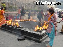 [P11] Ritual de ardere a ofrandelor la Pashupatinath » foto by cristina65
 - 
<span class="allrVoted glyphicon glyphicon-heart hidden" id="av308537"></span>
<a class="m-l-10 hidden" id="sv308537" onclick="voting_Foto_DelVot(,308537,11367)" role="button">șterge vot <span class="glyphicon glyphicon-remove"></span></a>
<a id="v9308537" class=" c-red"  onclick="voting_Foto_SetVot(308537)" role="button"><span class="glyphicon glyphicon-heart-empty"></span> <b>LIKE</b> = Votează poza</a> <img class="hidden"  id="f308537W9" src="/imagini/loader.gif" border="0" /><span class="AjErrMes hidden" id="e308537ErM"></span>