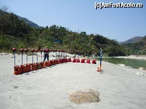 [P28] PREGATIRE PENTRU RAFTING » foto by buterfly*
 - 
<span class="allrVoted glyphicon glyphicon-heart hidden" id="av502508"></span>
<a class="m-l-10 hidden" id="sv502508" onclick="voting_Foto_DelVot(,502508,11367)" role="button">șterge vot <span class="glyphicon glyphicon-remove"></span></a>
<a id="v9502508" class=" c-red"  onclick="voting_Foto_SetVot(502508)" role="button"><span class="glyphicon glyphicon-heart-empty"></span> <b>LIKE</b> = Votează poza</a> <img class="hidden"  id="f502508W9" src="/imagini/loader.gif" border="0" /><span class="AjErrMes hidden" id="e502508ErM"></span>