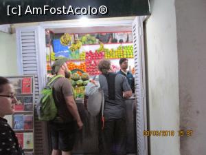 [P08] Turisti la chioscul cu fructe.  » foto by Soso42
 - 
<span class="allrVoted glyphicon glyphicon-heart hidden" id="av963955"></span>
<a class="m-l-10 hidden" id="sv963955" onclick="voting_Foto_DelVot(,963955,11367)" role="button">șterge vot <span class="glyphicon glyphicon-remove"></span></a>
<a id="v9963955" class=" c-red"  onclick="voting_Foto_SetVot(963955)" role="button"><span class="glyphicon glyphicon-heart-empty"></span> <b>LIKE</b> = Votează poza</a> <img class="hidden"  id="f963955W9" src="/imagini/loader.gif" border="0" /><span class="AjErrMes hidden" id="e963955ErM"></span>
