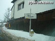 [P04] Din soseaua principala dupa ce iesi din Bran este indicator stanga Simon. » foto by adi_diabllo
 - 
<span class="allrVoted glyphicon glyphicon-heart hidden" id="av309174"></span>
<a class="m-l-10 hidden" id="sv309174" onclick="voting_Foto_DelVot(,309174,11384)" role="button">șterge vot <span class="glyphicon glyphicon-remove"></span></a>
<a id="v9309174" class=" c-red"  onclick="voting_Foto_SetVot(309174)" role="button"><span class="glyphicon glyphicon-heart-empty"></span> <b>LIKE</b> = Votează poza</a> <img class="hidden"  id="f309174W9" src="/imagini/loader.gif" border="0" /><span class="AjErrMes hidden" id="e309174ErM"></span>